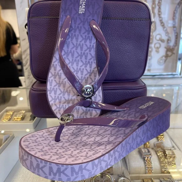 Michael Kors BEDFORD FLIP FLOP
PVC/OMBRE MK SIG
Platform Sandals 
Dark Purple - Picture 13 of 16